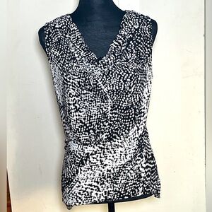 Ellen Tracy Black and White Fitted Sleeveless Blouse